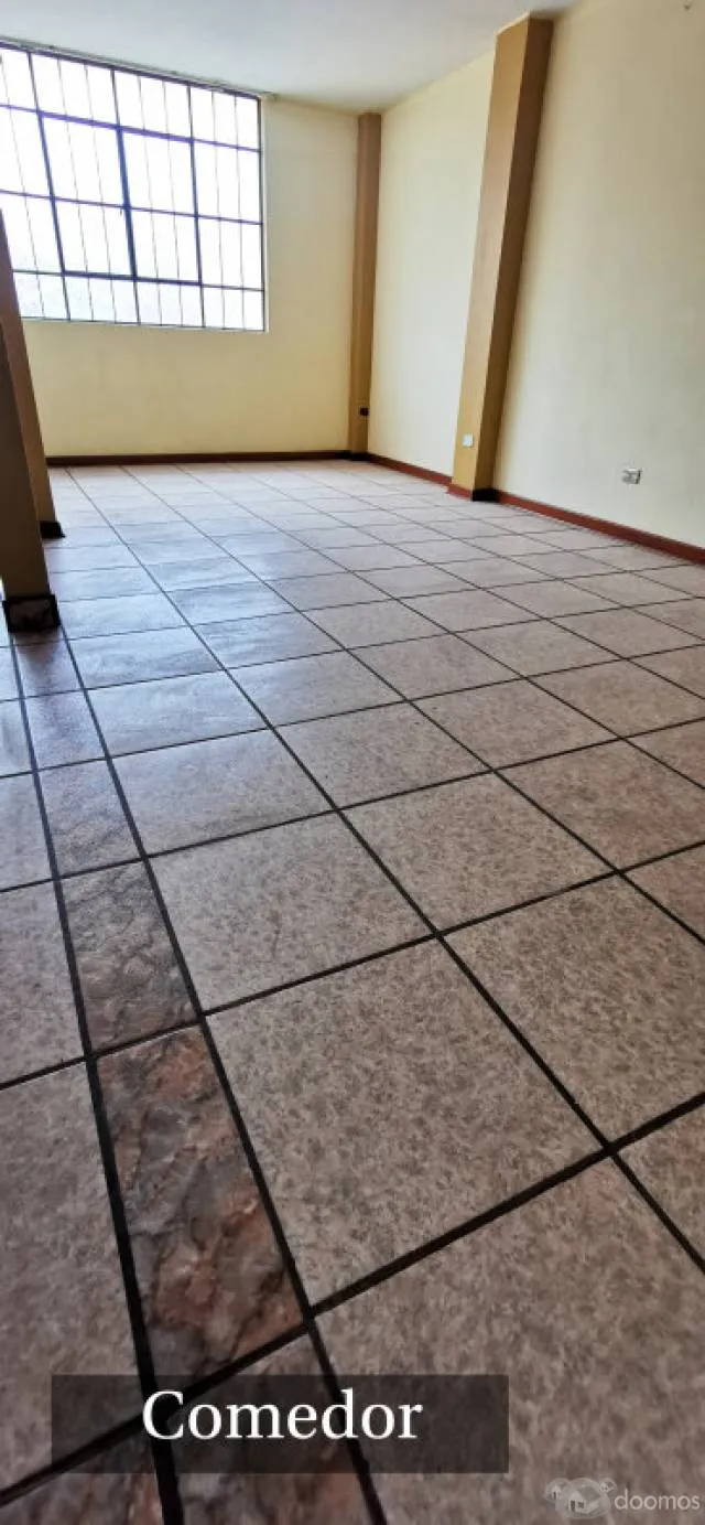Alquiler de Amplio Departamento (3er piso) con Cuatro Habitaciones (SJL). — foto 2