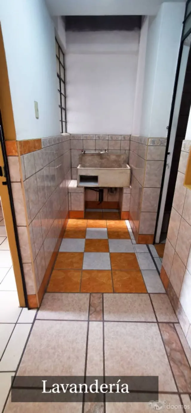 Alquiler de Amplio Departamento (3er piso) con Cuatro Habitaciones (SJL). — foto 4