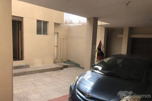 Amplia Casa con Dos Departamentos en Venta en La Mejor Zona de Jlbyr. — foto 7