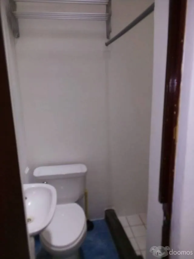 Alquiler de departamento en Mirones Bajos. Sala, comedor, cocina, baño y dormitorio. — foto 4