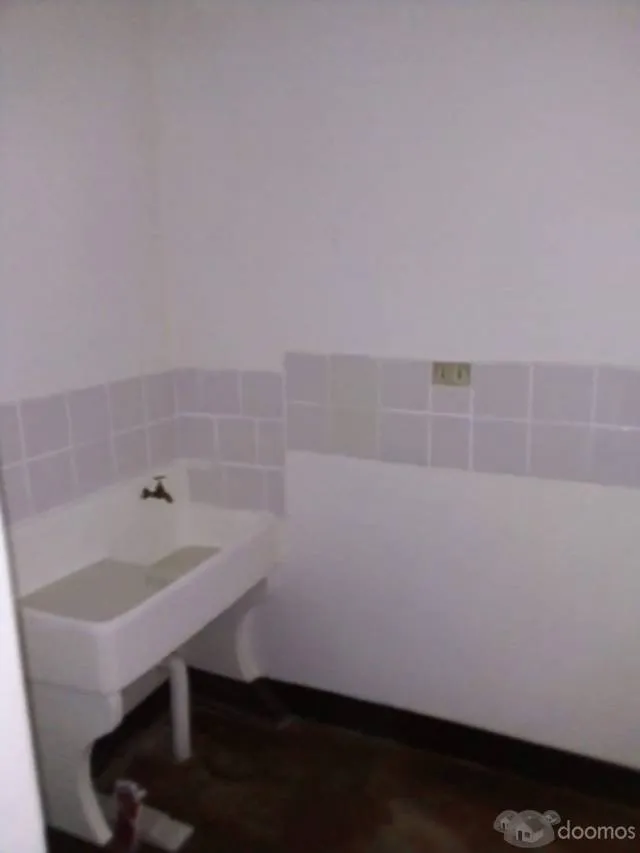 Alquiler de departamento en Mirones Bajos. Sala, comedor, cocina, baño y dormitorio. — foto 5