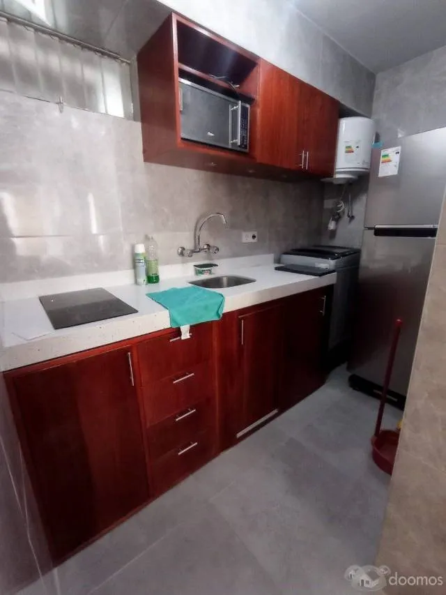 Se vende un hermoso y remodelado departamento con MUEBLES  en Miraflores!! — foto 2