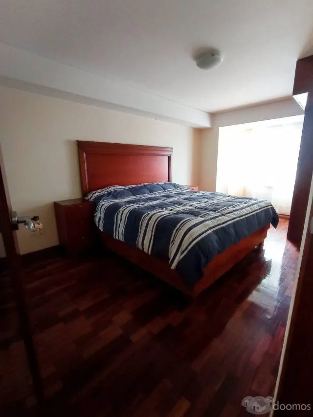 Se vende un hermoso y remodelado departamento con MUEBLES  en Miraflores!! — foto 3