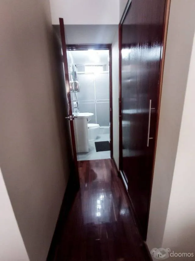 Se vende un hermoso y remodelado departamento con MUEBLES  en Miraflores!! — foto 5