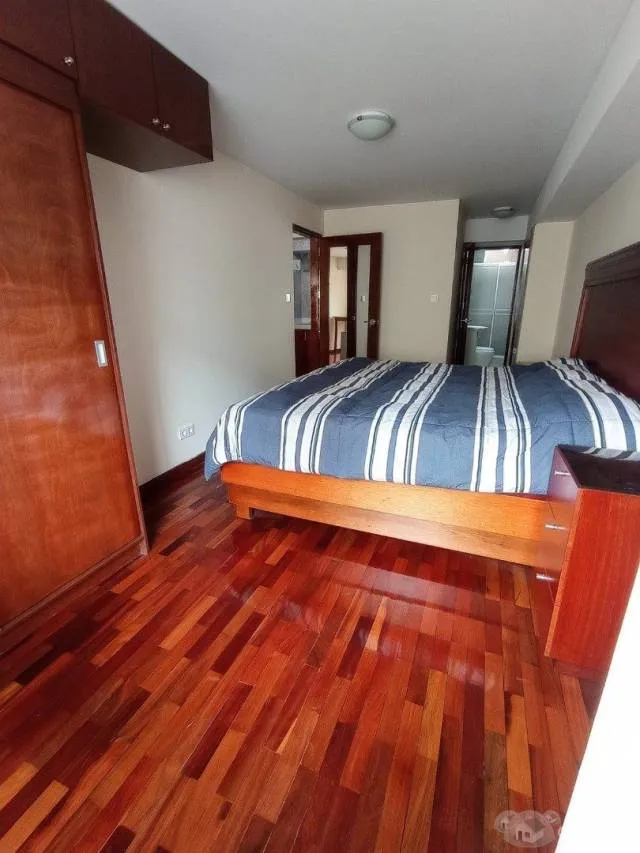 Se vende un hermoso y remodelado departamento con MUEBLES  en Miraflores!! — foto 6