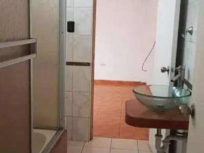 VENDO HABITACIÓN PARA OFICINA EN PRIMER PISO CON ENTRADA INDEPENDIENTE