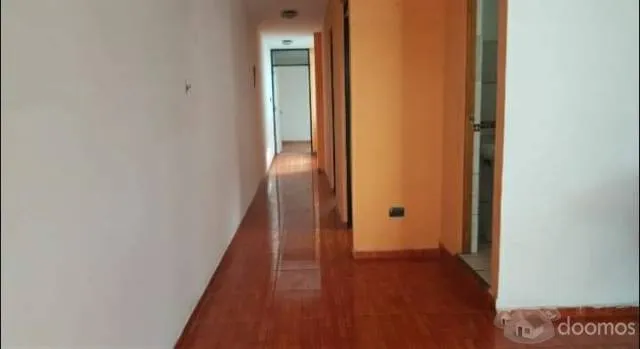 VENTA DE DEPARTAMENTO EN SAN JUAN DE LURIGANCHO CON VISTA A LA CALLE — foto 2