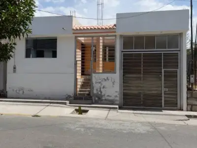 Venta del 50% de acciones de una casa (con inquilinos precarios)