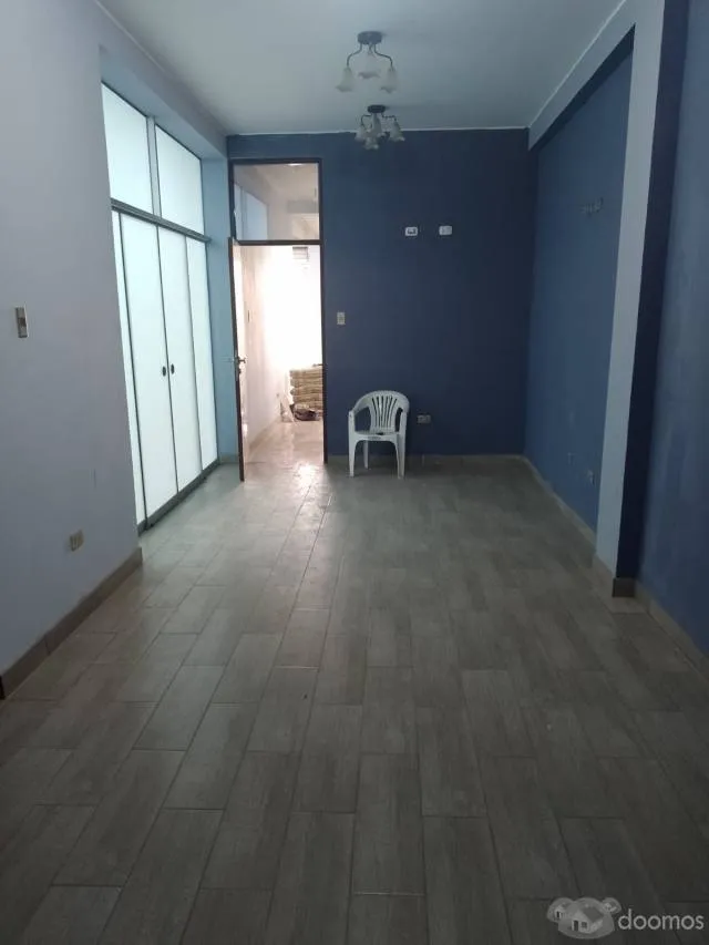 Alquiler de primer piso que tiene local comercial y mini departamento - 7