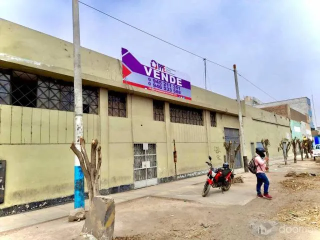 Venta de Local Industrial de 6000 mt2 como Terreno en Av Nestor Gambeta - 2