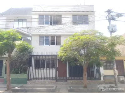 REMATO CASA MAS LOCAL COMERCIAL, DE 11 DORMITORIOS, 4 BAÑOS CERCA A ESTACIÓN JARDINES