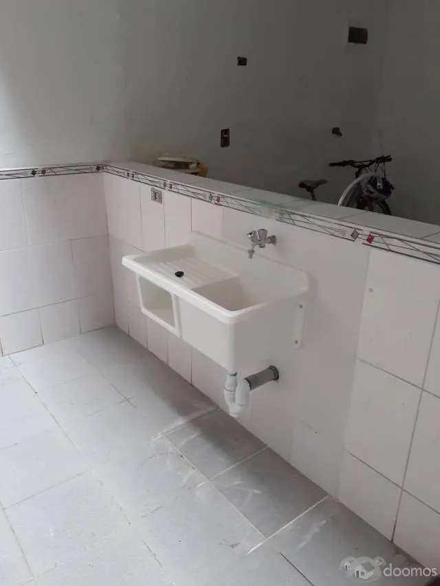 CASA DE 3 PISOS - 4