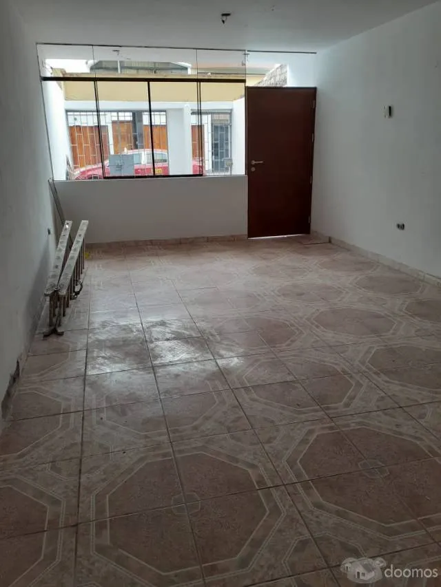 CASA DE 3 PISOS - 5