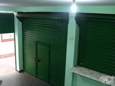 Venta de tres puestos comerciales para negocio