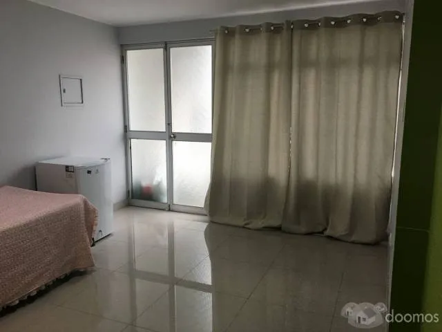 Alquilo amplia habitación con baño completo, ingreso independiente, segundo piso — foto 5
