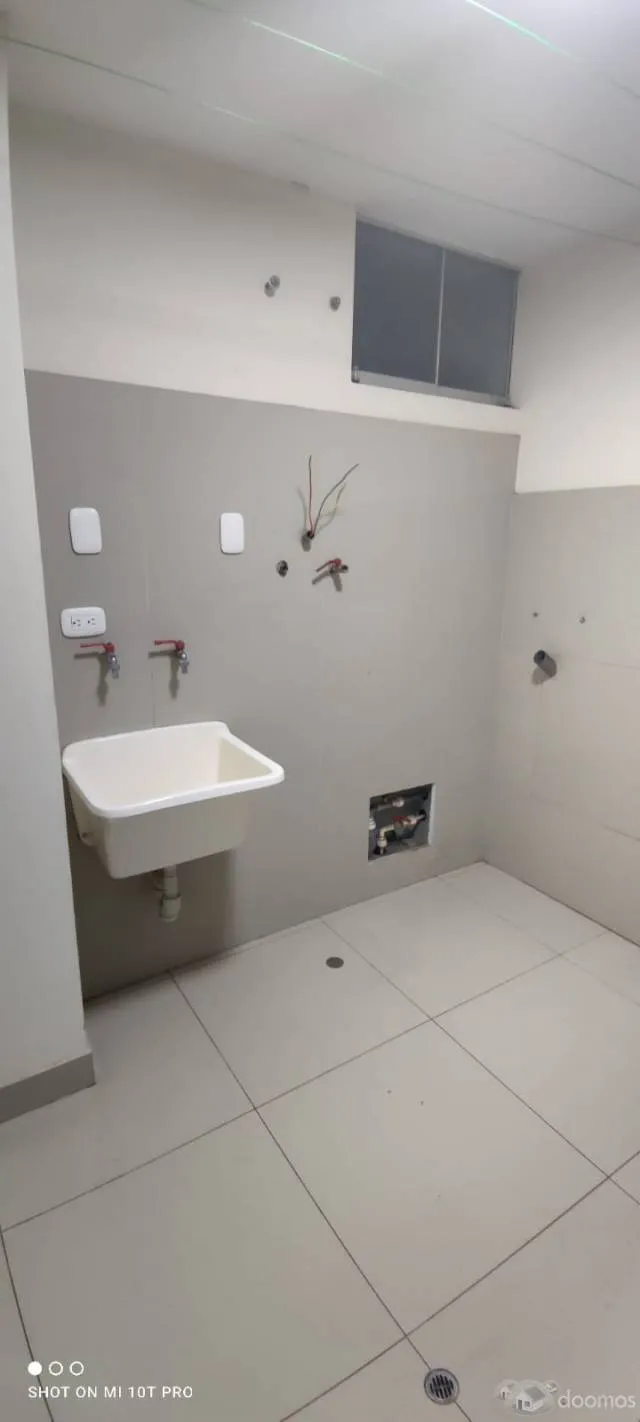 SE ALQUILA DEPARTAMENTO URB. ARIOSTRO MATELLINI-CALLE LOS ESCRITORES — foto 3