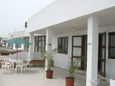 CASA AMPLIA EN PUNTA NEGRA VISTA AL MAR TIENE TODO LOS SERVICIOS