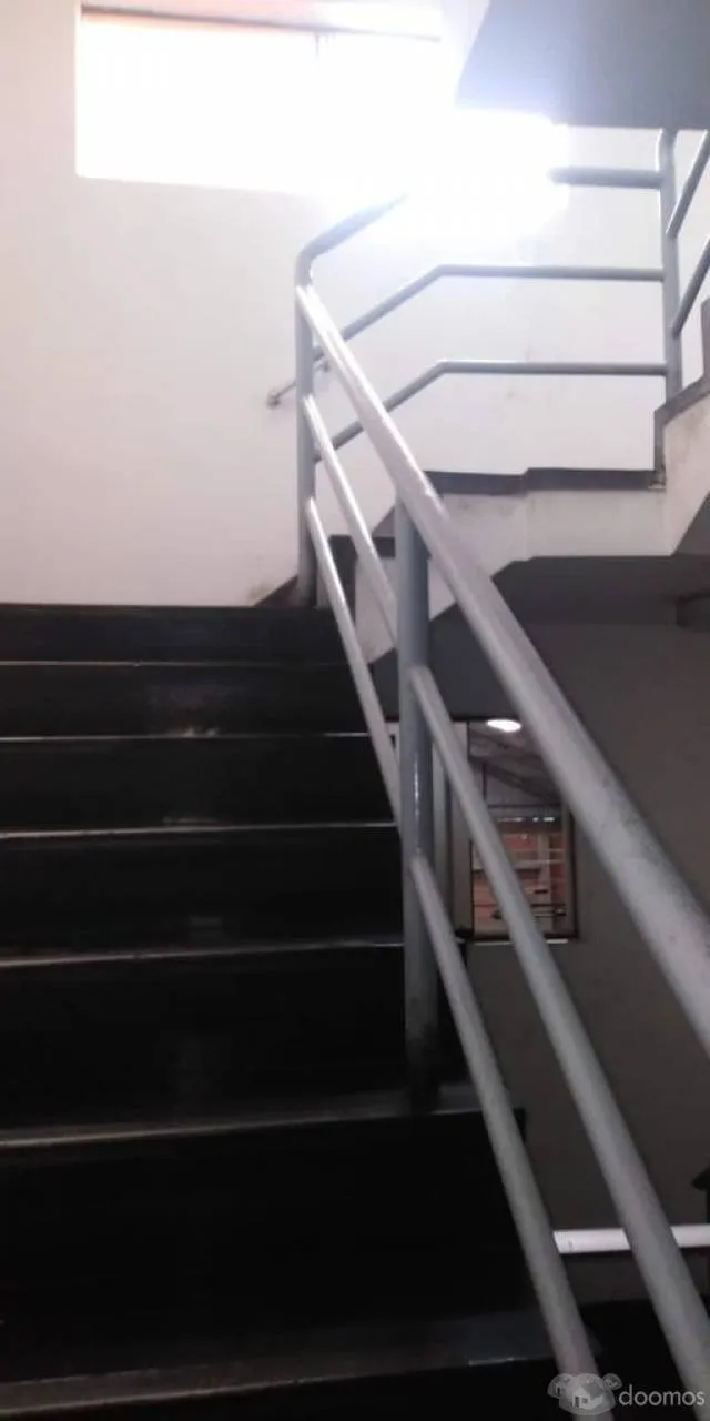 VENDO LOCAL DE 4 PISOS  , CON  15 AMBIENTES   Y 10 ESTACIONAMIENTOS  EN ESQUINA  , PARA  OFICINA , ALMACEN — foto 4