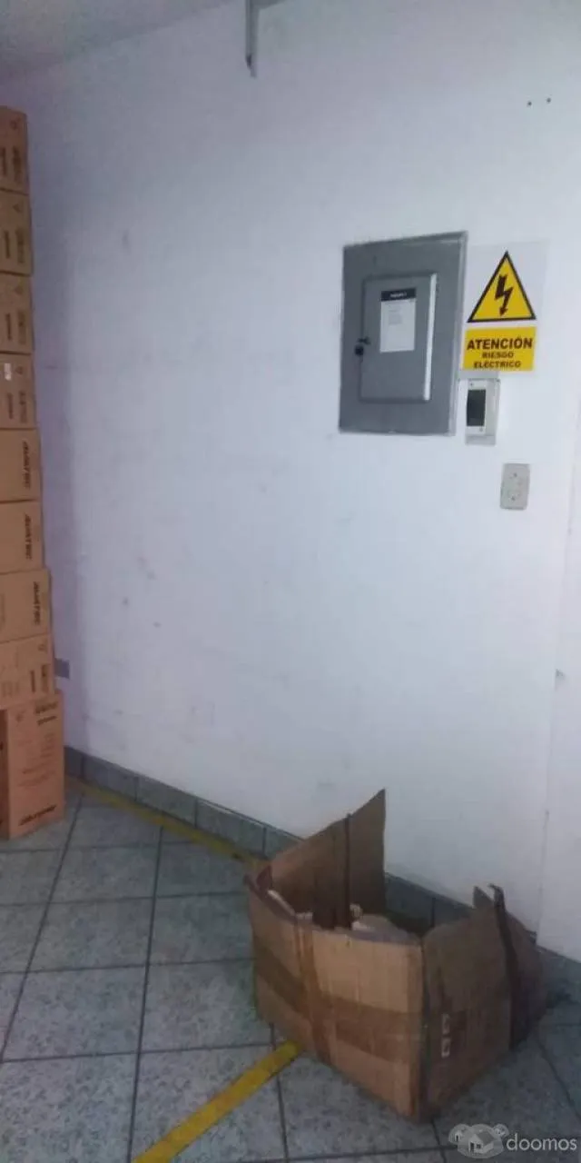 VENDO LOCAL DE 4 PISOS  , CON  15 AMBIENTES   Y 10 ESTACIONAMIENTOS  EN ESQUINA  , PARA  OFICINA , ALMACEN — foto 6