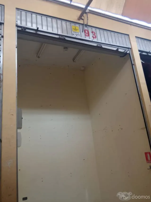 SE VENDE STAND EN EL CENTRO COMERCIAL EL UNIVERSO ACCU 2 - 1