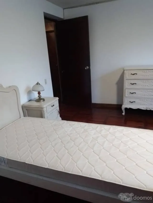 alquilo san Borja monoambiente 2do piso con baño privado calle Rubens 170 paralelo av. san Luis  a una cuadra de Javier Prado — foto 2