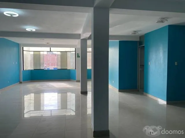 CASA CON LOCALES COMERCIALES IDEAL PARA TALLER/ OFICINAS — foto 4