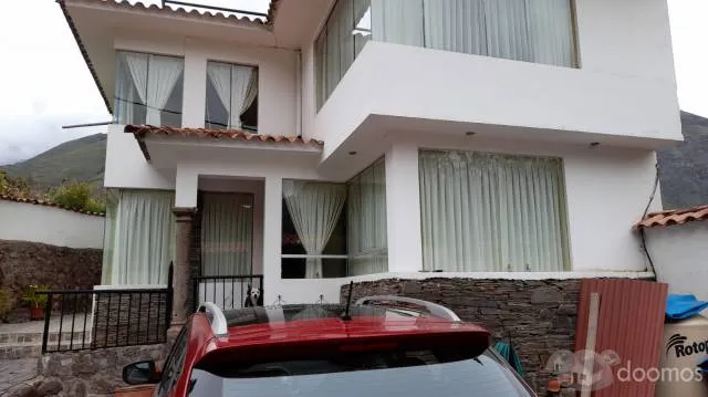 CUZCO Venta Bonito Inmueble de 3 pisos A.T. 280 m,2 A.C. 150 m2 4 Dorm. 2 baños 1/2 US$200,000 NEGOCIABLE. - 1