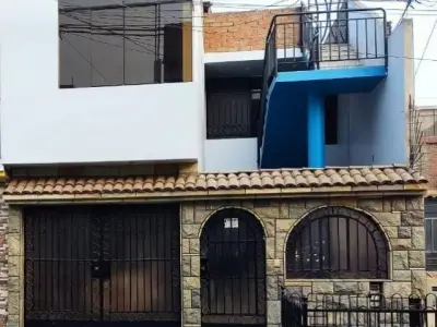 SE VENDE CASA DE 2 PISOS