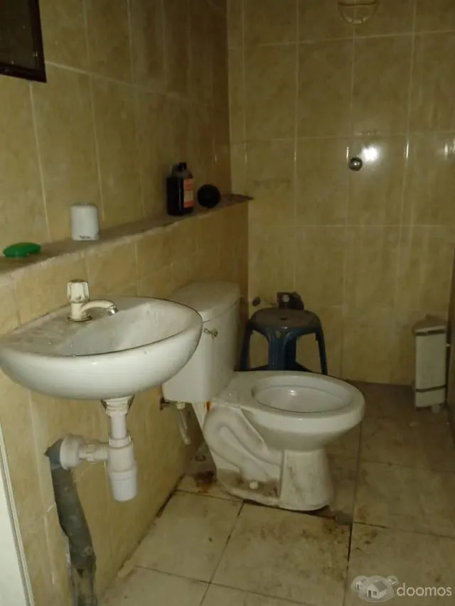 Alquilo inmueble céntrico de 80m con baño independiente servicios independientes a la Calle - 4
