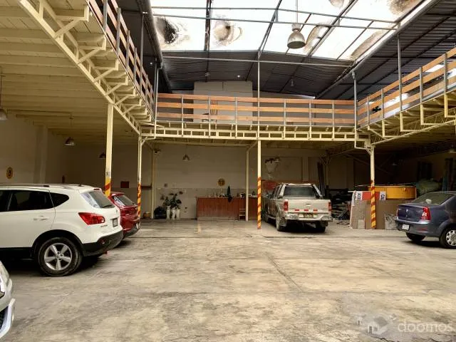 SE VENDE OPORTUNIDAD DE NEGOCIO! PLAYA DE ESTACIONAMIENTO MAS VIVIENDA (2 DEPARTAMENTOS ENTRADA INDEPENDIENTE) - 3
