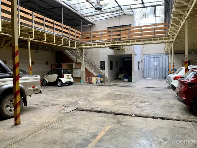 SE VENDE OPORTUNIDAD DE NEGOCIO! PLAYA DE ESTACIONAMIENTO MAS VIVIENDA (2 DEPARTAMENTOS ENTRADA INDEPENDIENTE) - 4