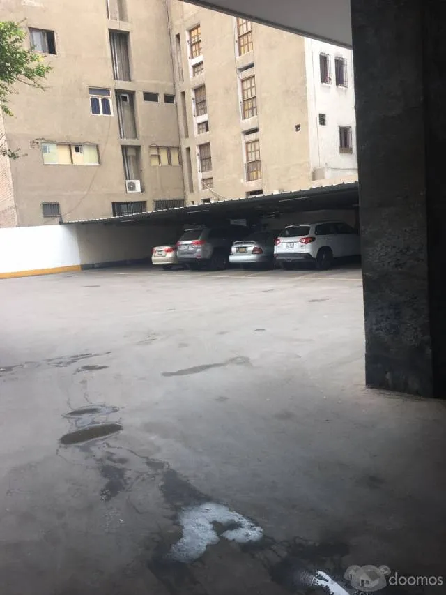 Amplio estacionamiento a 1 cdra. del Parque Kennedy - 5