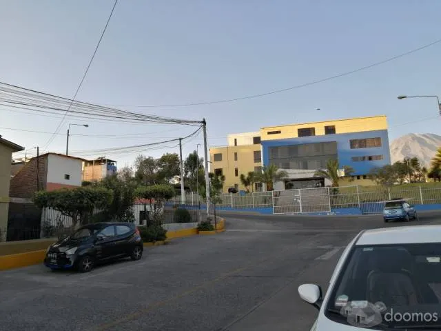 VENDO CASA EN ESQUINA  EN AV. OBRERA Y  CALLE JOSE OLAYA,  FRENTE AL PALACIO MUNICIPAL DE ALTO SELVA  ALEGRE -AREQUIPA  Cel.  989129851 — foto 2