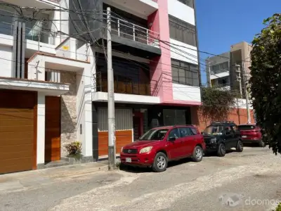ALQUILO COMODO DEPARTAMENTO AMUEBLADO.