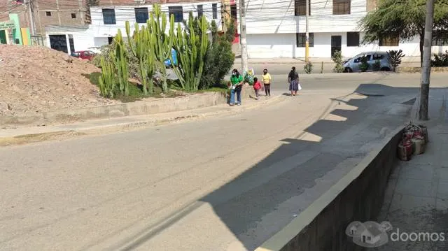 OPORTUNIDAD VENTA DE CASA DE 2 PISOS MAS AZOTEA CON 3 DEPTS — foto 2