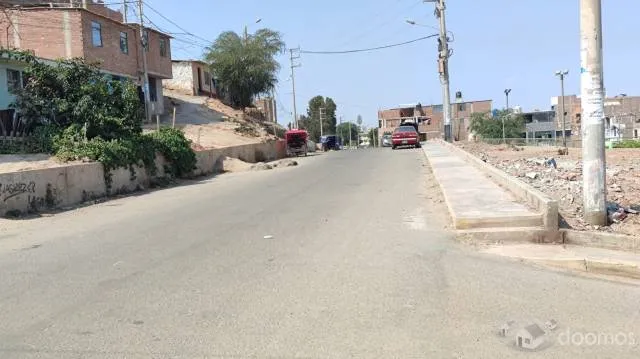 OPORTUNIDAD VENTA DE CASA DE 2 PISOS MAS AZOTEA CON 3 DEPTS — foto 4