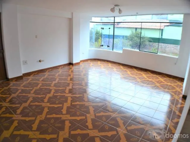 Amplio departamento con excelente ubicación en Venta — foto 5
