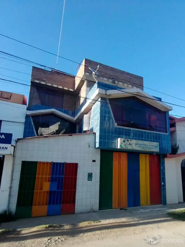 Casa 3 pisos ideal para negocios - 1