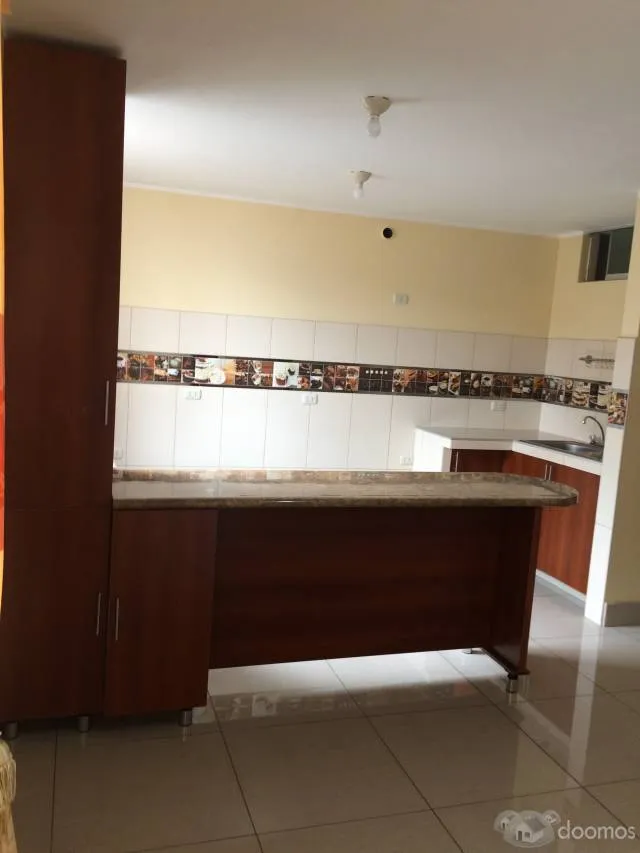 Alquilo Mini deparatamento Urb. Zarate SJL Lima 993022354 — foto 4