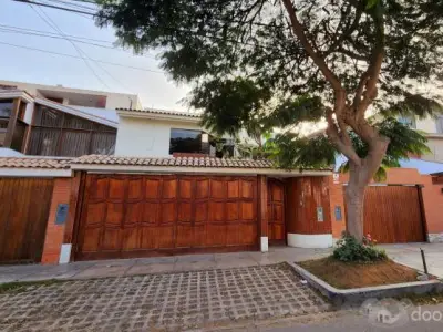 Vendo Casa - La Molina Frente Univ. San Martin
