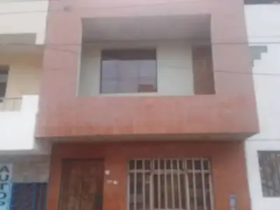 SE VENDE CASA CENTRICA EN LA ESPERANZA