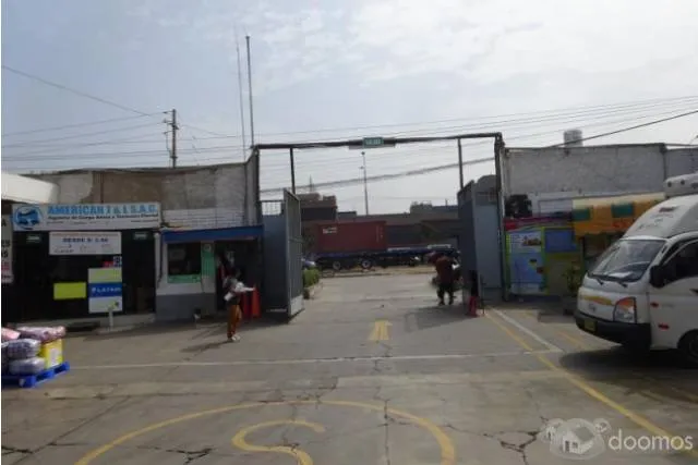 Terreno con locales comerciales y bodegas a un costado del aeropuerto de Lima — foto 4