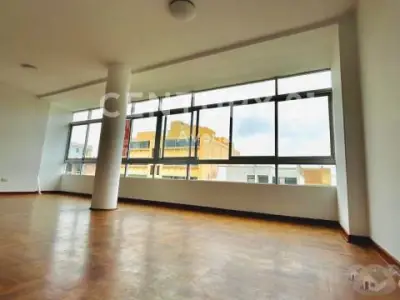 VENTA DE DEPARTAMENTO REMODELADO EN SAN ISIDRO