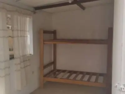 Se alguilan cuartos(vivir o almacen)