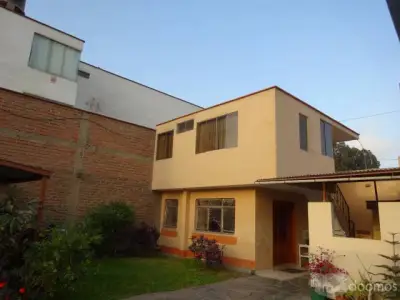 SE ALQUILA HABITACION  C/ BAÑO COMPLETO – ESTUDIANTES E INDEPENDIENTES ( DAMAS )