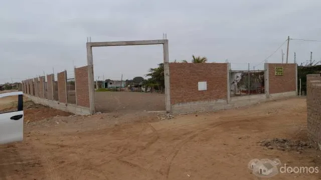 VENDO PROYECTO DE TERRENO CERCADO CON PAREDES DE LADRILLO DE 1200mt2 en la granja carretera a ciudad de Dios. — foto 2