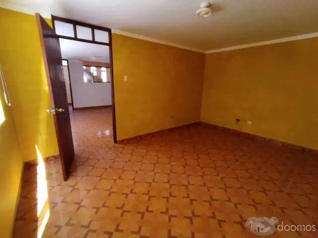 VENTA DE OCASION: CASA AMPLIA 2 PISOS (A 3 MIN. DEL CENTRO DE TACNA) — foto 7