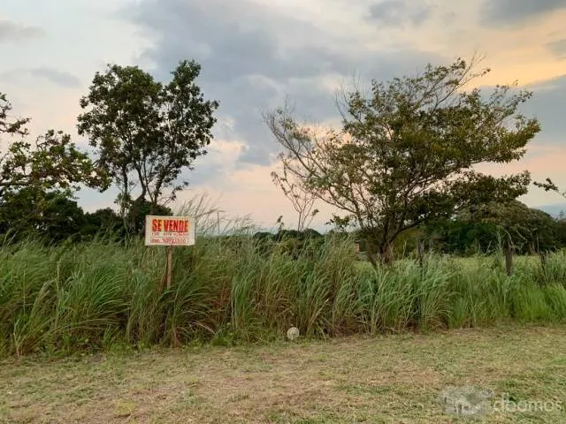 Terreno de 300m2 con amplia vista hacia el horizonte, cuenta con servicios básicos y documentos en regla. — foto 2