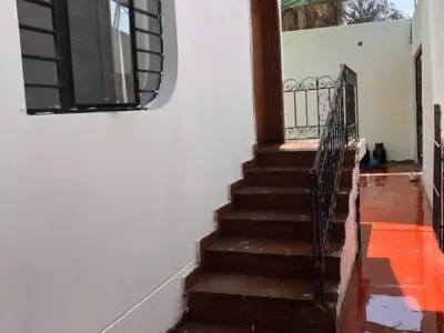 Amplia casa para vivir o negocio