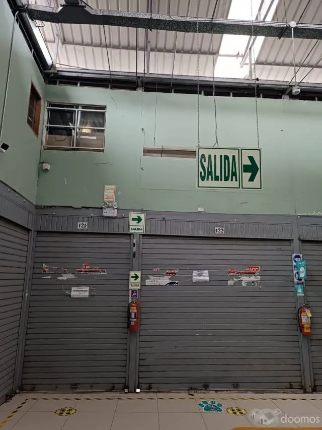 VENDO DOS PUESTOS JUNTOS CON ALMACEN — foto 2